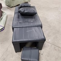 Black leather treatment chair/ bed