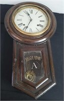 Vintage wall clock with key and pendulum I can