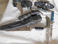 5 dagger knives, 8 pocket knives