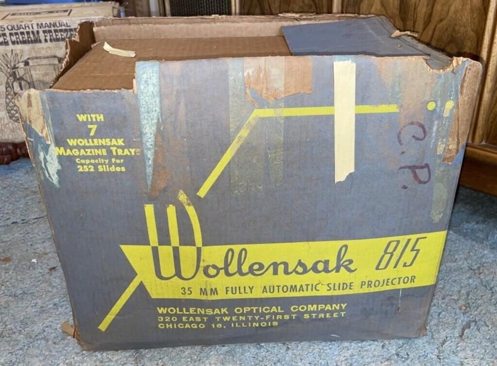 Vintage Wollensak 35mm Slide Projector in