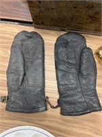 Vintage Black Leather Gloves/Mits