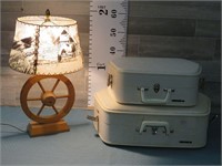 2 VINTAGE SUITCASES / WAGON WHEEL LAMP