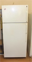 Hotpoint Refrigerator 65"x28" (works)