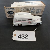 Ertl Amoco 1940 Ford Panel Van Bank