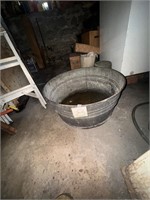 Vintage galvanized tub Item