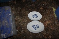 2 pfaltzcraft plates, serving