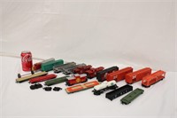 Large Lot of Train Cars & Parts