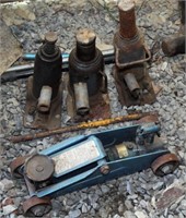 Lot to include (3) bottle jacks and 1 floor jack