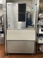 HOSHIZAKI Ice Machine W/ Bin Approx 900lb