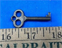 Small Vintage Skeleton Key