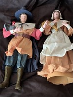 Pair of pilgrim dolls