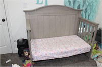 Crib/Toddler Bed/Day Bed