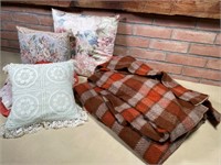 wool blanket & pillows