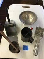 STRAINERS, SIFTERS, JUICER