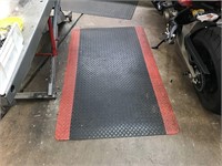 5 anti-fatigue rubber mats