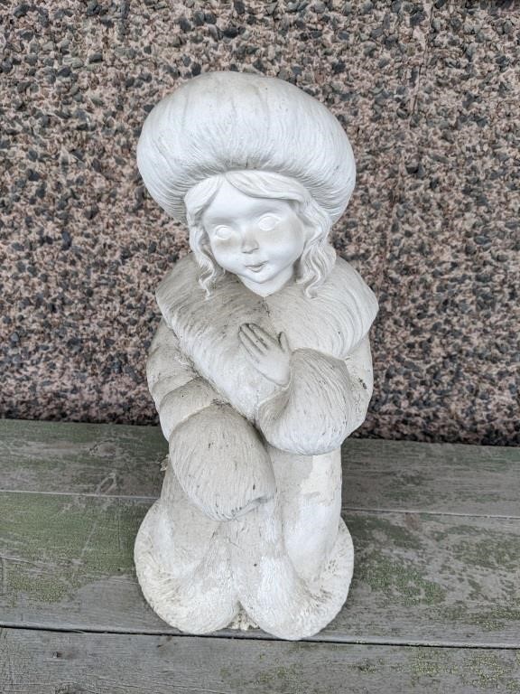 White Plaster Coated Women Garden/Outdoor Décor