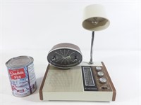 Radio-réveil et lampe de table fonctionnelle