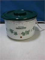 Rival crock pot with green lid clean