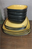 SET OF FOUR YELLOW AND BLACK HEARTHSTONE DISHES