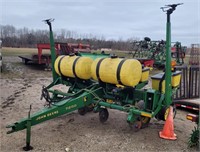 *John Deere 7200 4 row corn planter w/ monitor