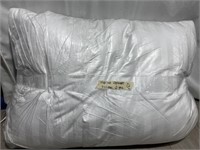 Martha Stewart Queen Size Pillow 2-Pack ^