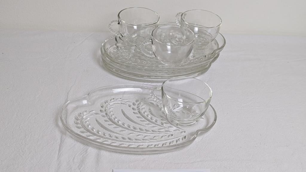FEDERAL GLASS 4 SNACK SETS - TRAY AND CUP