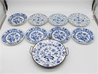 LOT OF 9 BLUE PLATES AND WARMER.  WARMER IS 10W.