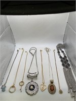 NECKLACE LOT OF 8