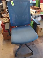 Rolling office chair