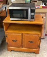 Base cabinet and microwave