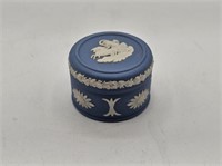 MINIATURE WEDGEWOOD LIDDED DRESSER DISH