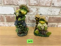 3rd lot of frog statues