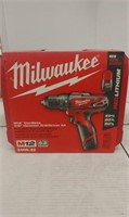Milwaukee m12 cordless hammer drill/ driver kit