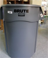 Rubbermiad Brute 44Gal Trash Can