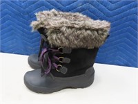 KHOMBU womens 11m Blk/Purple Fluff Boots