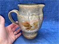 Vtg signed pottery pitcher - 6.5in tall