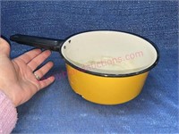 Vtg yellow enamelware saucepan