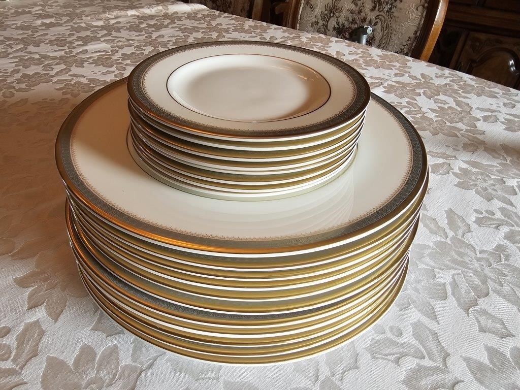 Royal Doulton 'Clarendon' Plates