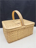 18 in wide picnic basket w Tablecloth & Stemware