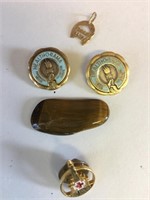 PIECE OF POLISHED STONE HEALTH ORAMA PINS CHURCH