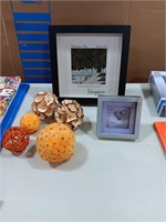 Home decor two photo frames 
5 small table