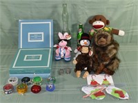 Lot: 3 Avon plates, yoyos, plush toys, etc.; as is