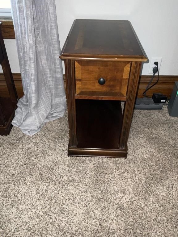 End table, 13x22x23