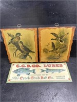 2 DUCK PLAQUES AND A METAL FISHING LURE SIGN