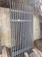 Galvanised Gates & 4 panels of galvanised fencing