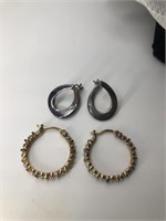 1 pair 925 and 1 unmarked earrings
