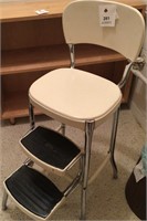 Vintage step stool with bar seat cream