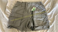 Guide Gear cargo shorts Men’s 32 (Used)