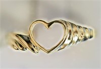 10kt Yellow Gold Heart-shaped Ring (approx. 1.32g)