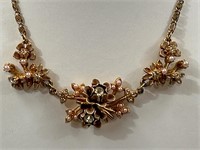 Beautiful vintage flower necklace